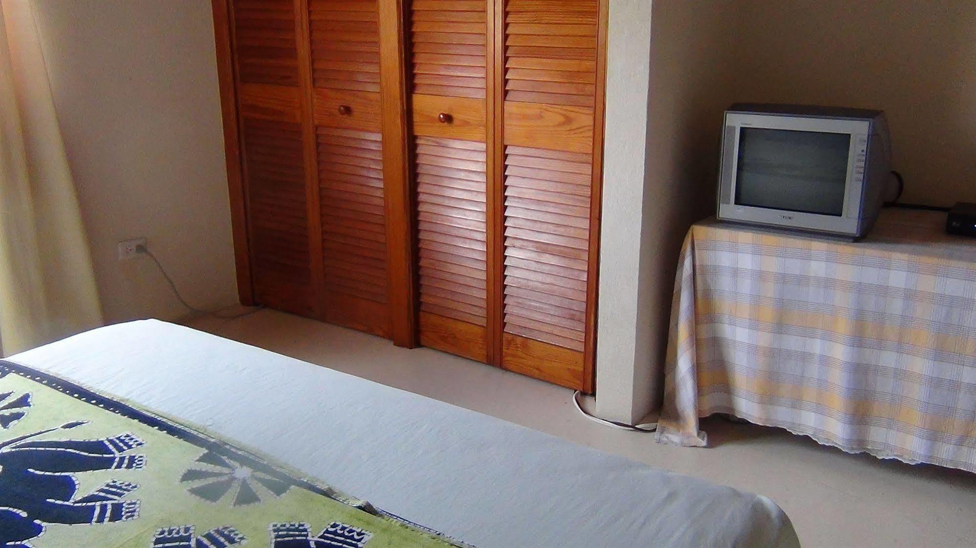 Gemini House Bed & Breakfast Крайст Чърч Екстериор снимка