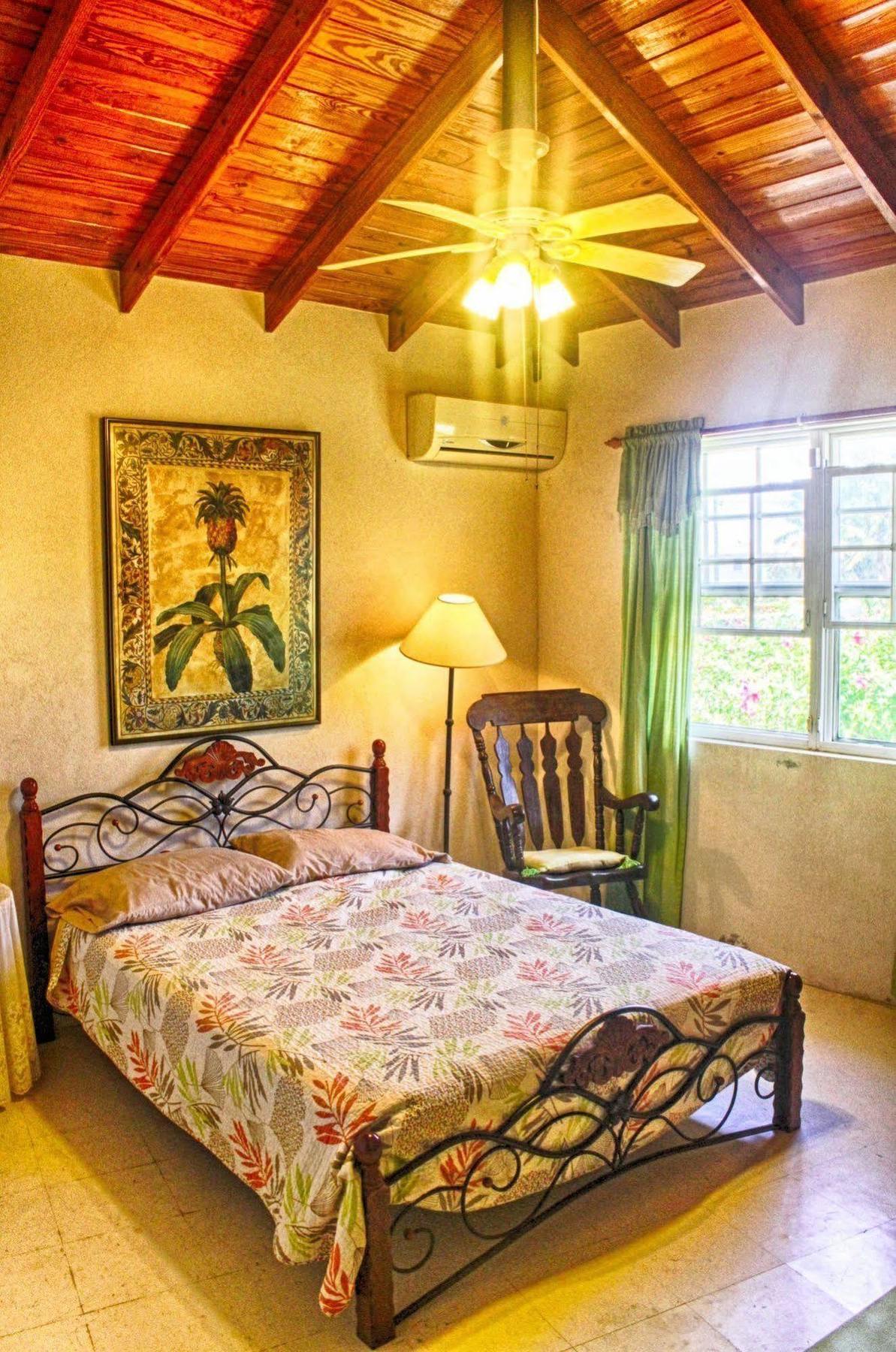 Gemini House Bed & Breakfast Крайст Чърч Екстериор снимка